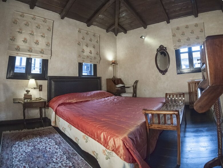 Hotel Ostra Mainalon Luxury Suites