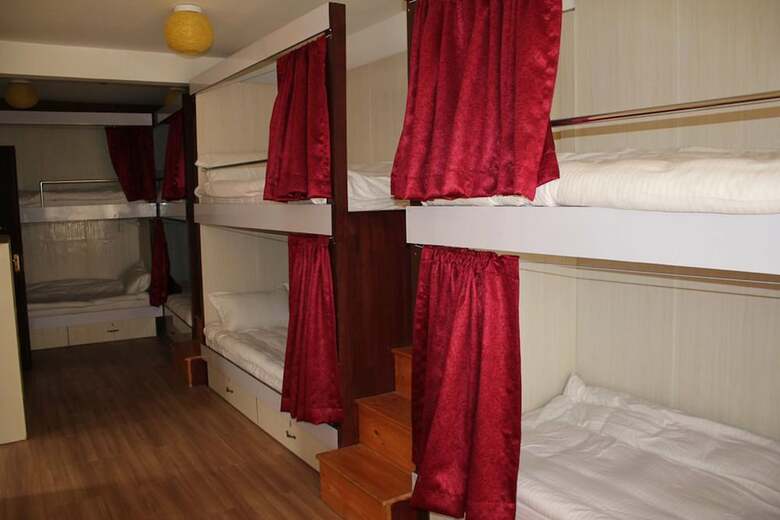 Hostal The Glasshouse Hotel & Hostel