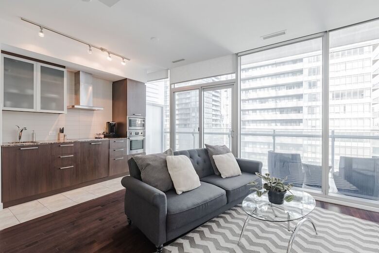 Noel Suites - York And Harbour St.