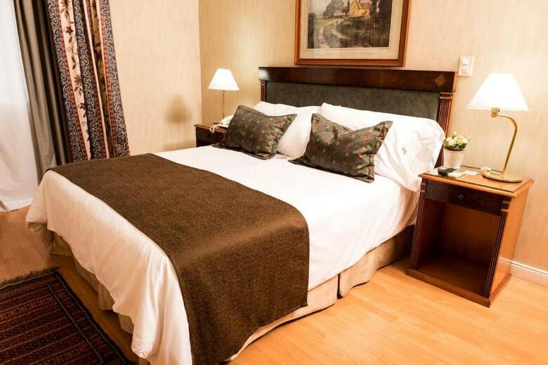 Hotel Mayflower Suites