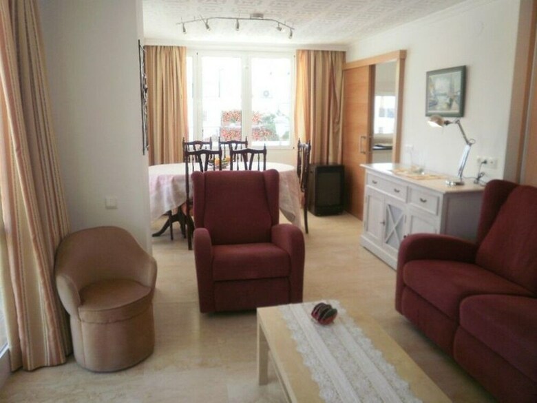 Apartamentos Carabeo Canovas Nerja