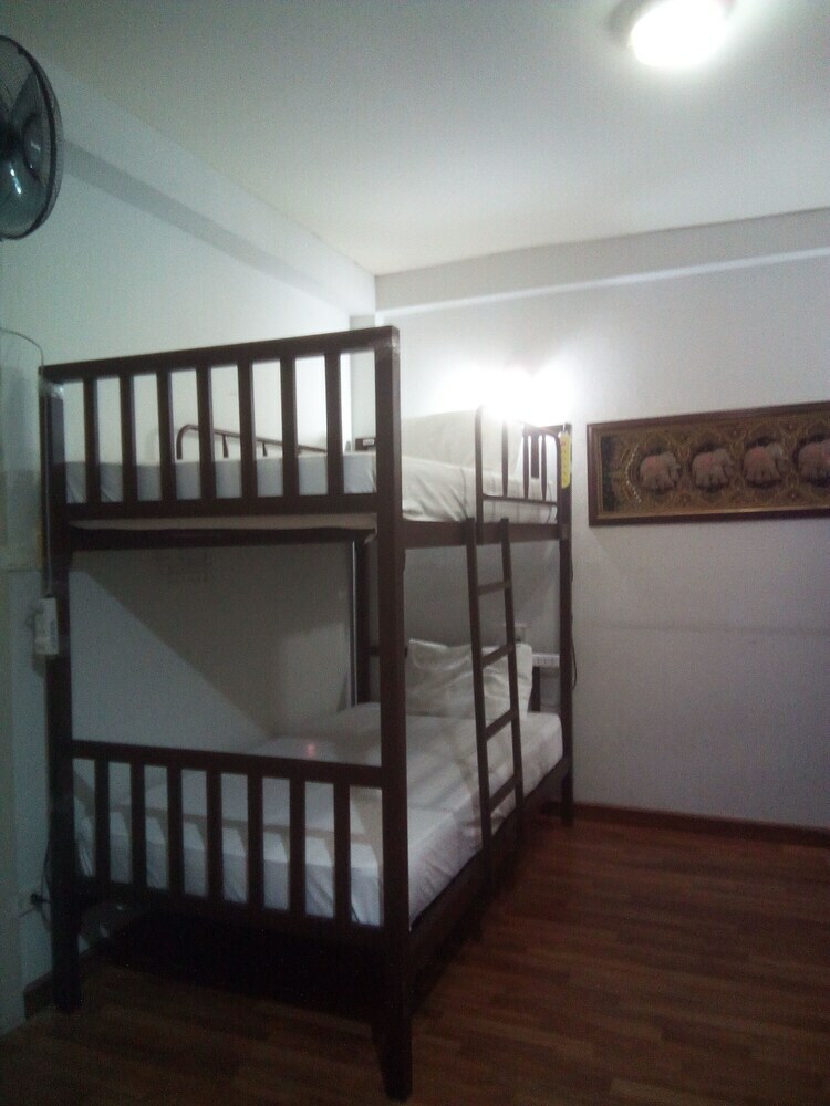 Hostal Anna Hostel