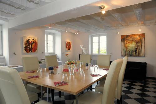 Hostal Rheinriver Guesthouse - Art Hotel