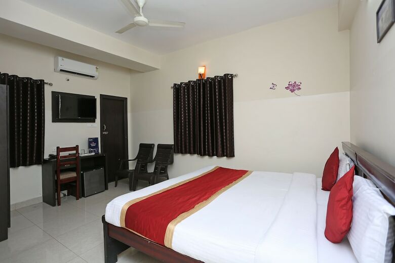 Hotel Oyo 6749 The Royal Nest