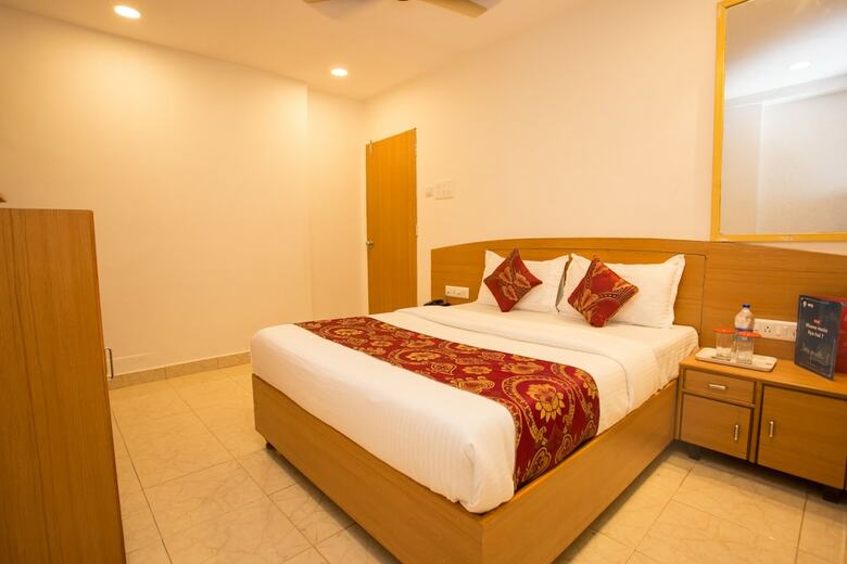 Oyo 8755 Hotel Red Palms