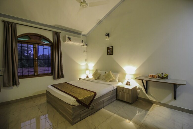 Villa Oyo 10723 Home Pool View Studio Colva