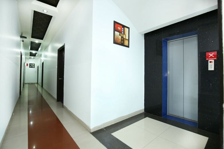 Oyo 1673 Hotel Mm Yellowuds