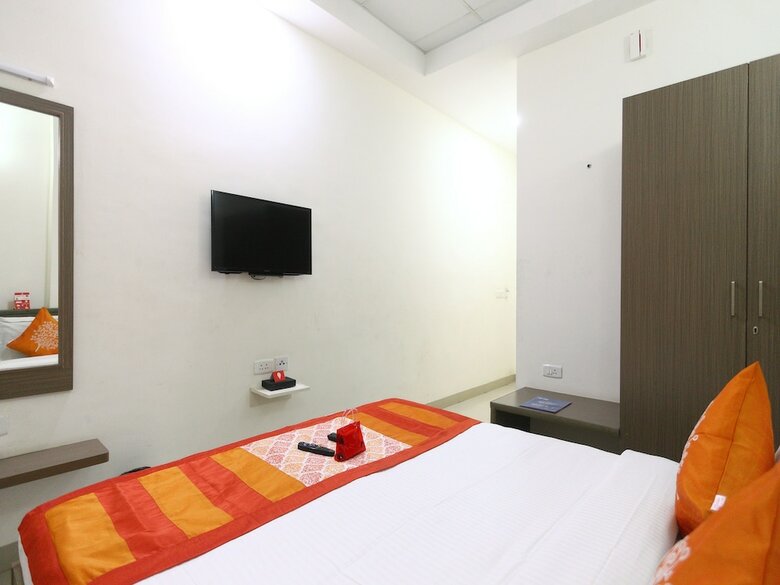 Hotel Oyo 3547 Raj Guru Residency