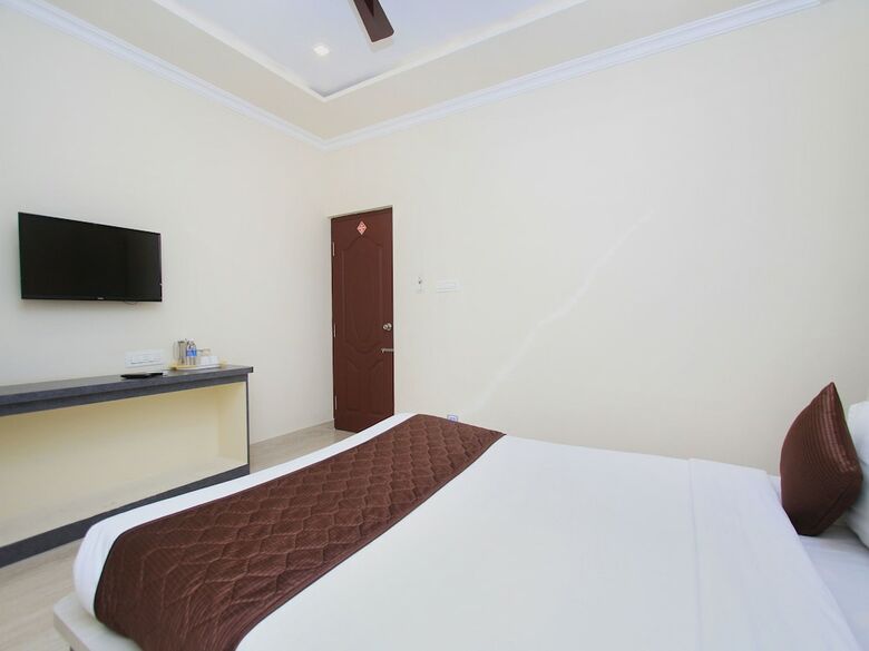 Hotel Oyo 8446 Bouvana Residency