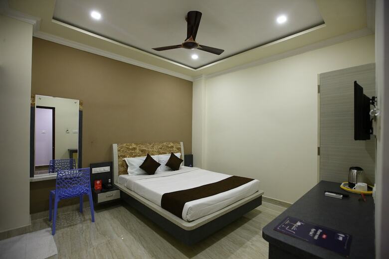 Hotel Oyo 8446 Bouvana Residency