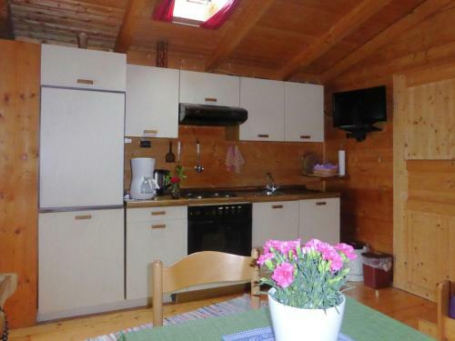 Cozy Cabin Near Lake In Urspring
