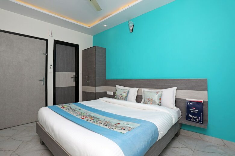 Oyo 10228 Hotel Chandramouli