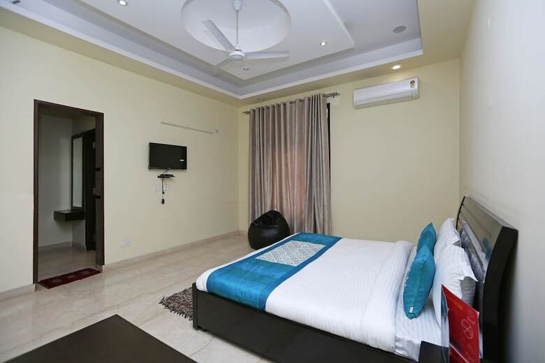 Hotel Oyo 9072 Noida Dreamz