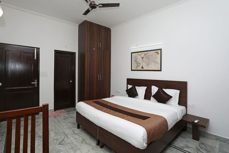 Hotel Oyo 10888 Sector 46