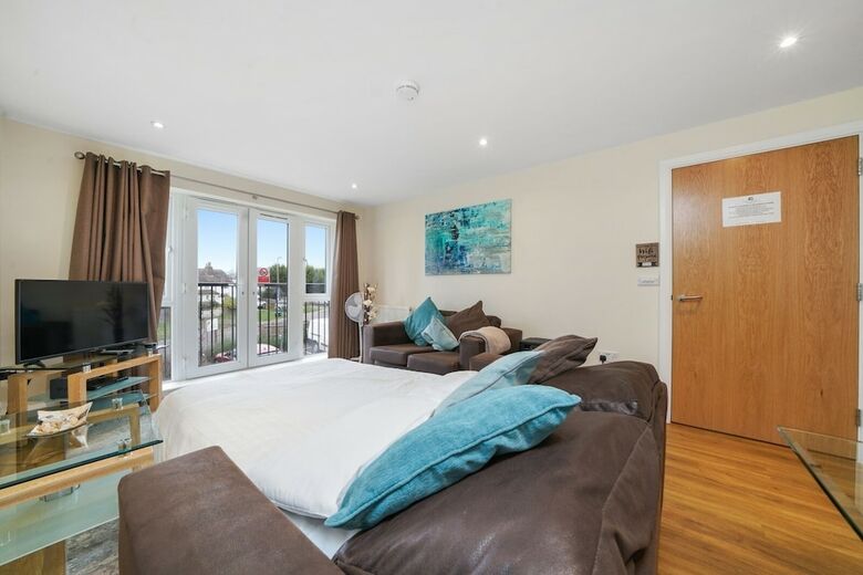 Heathrow Living Serviced Apartments By Ferndale