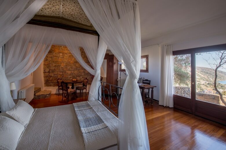 Villa Mirabello Suites