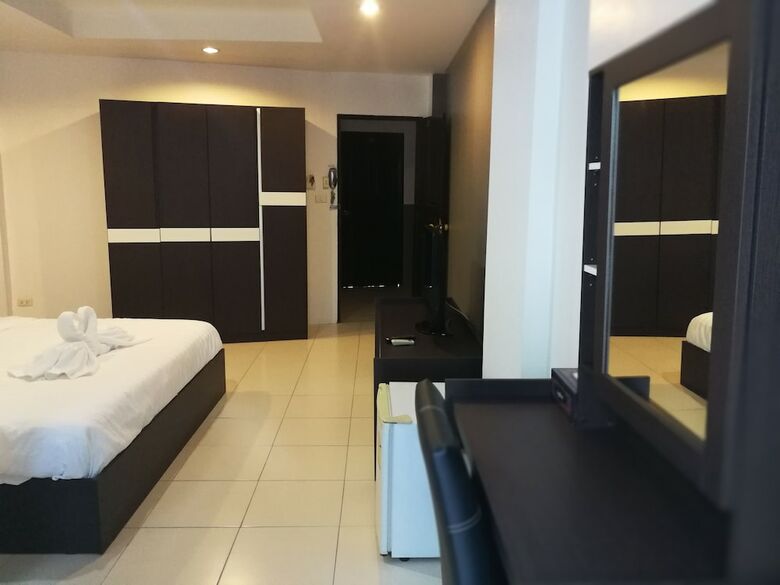Hotel C&c Residence Bistro Restaurant