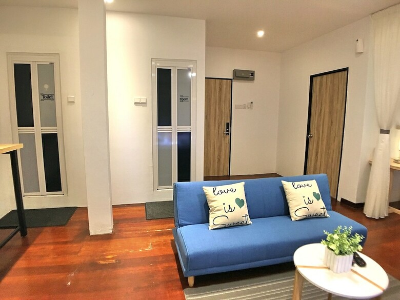 Ibook 7 - 2bedroom Gurney Studio Suites