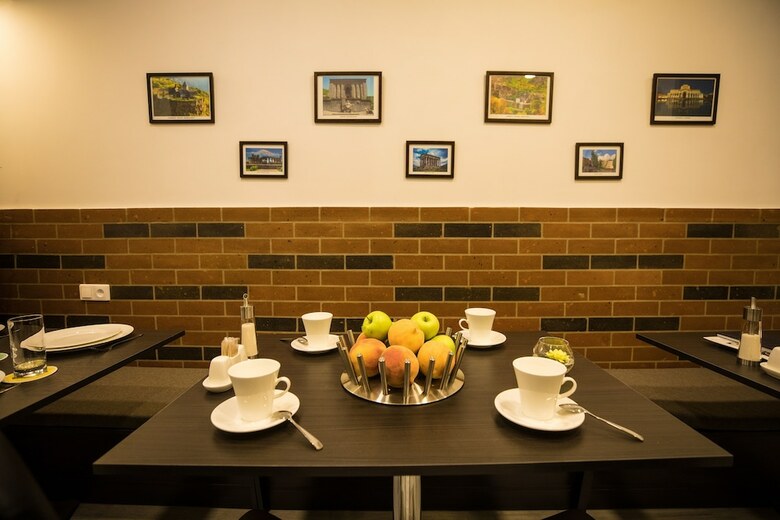 5 Rooms Mini-hotel & Tours