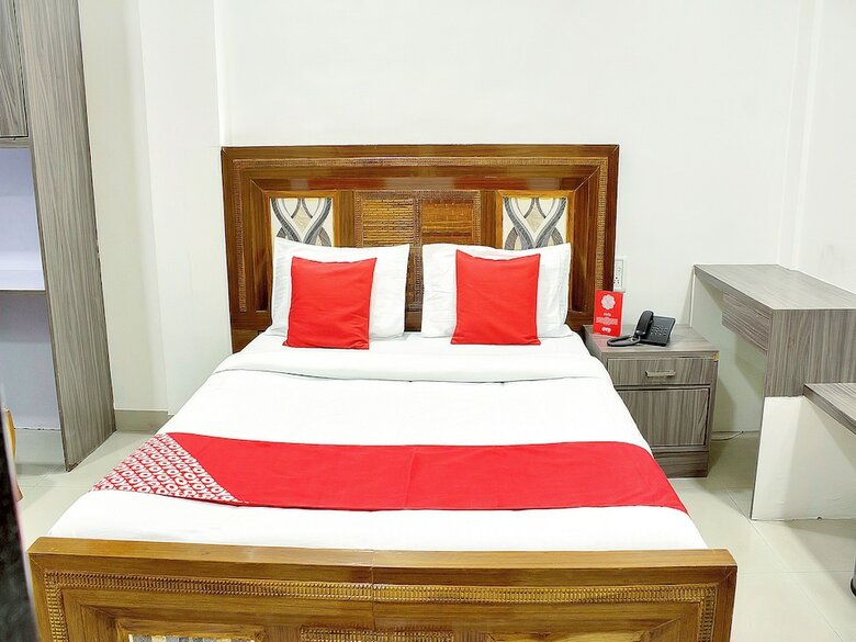 Oyo 10678 Hotel Nandanvan