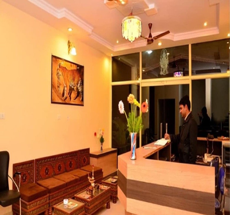 Hotel Ananta Palace