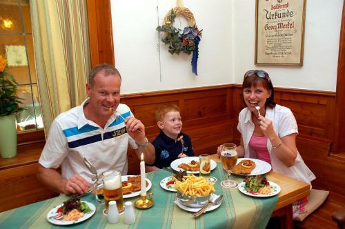 Hostal Gasthaus Merkel Hotel