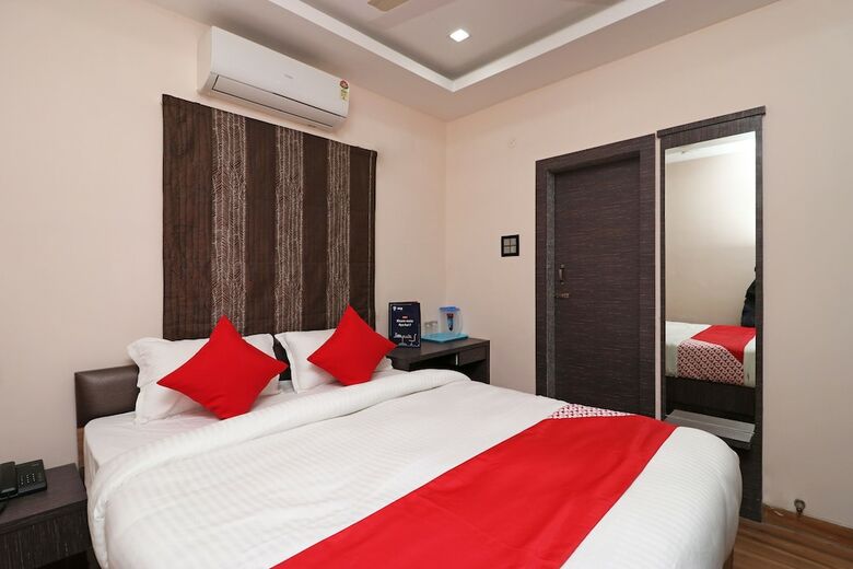 Oyo 11723 Hotel Barney Grand