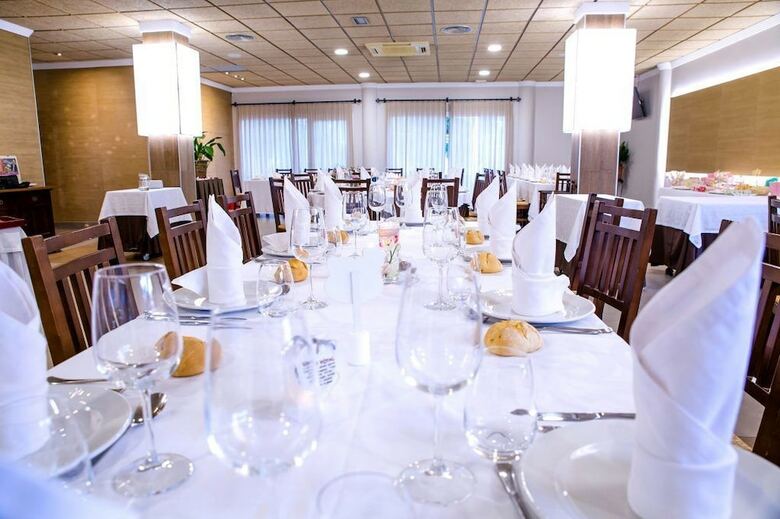 Hotel Restaurante Villa Ceut�