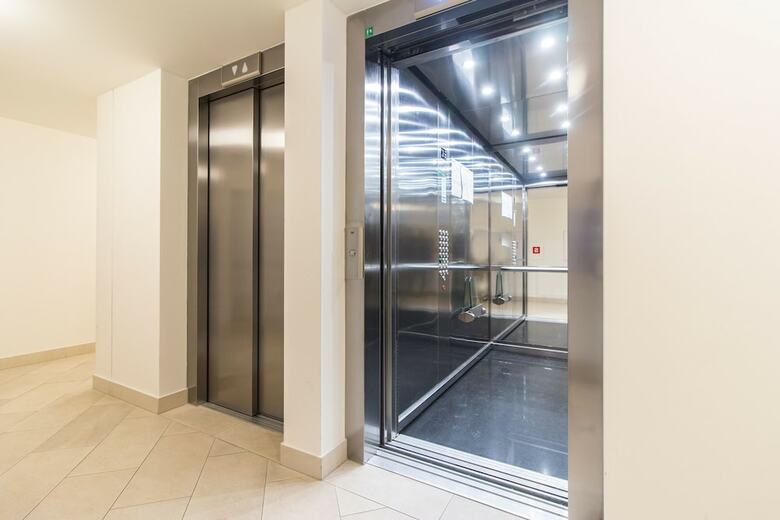 New Modern Apartment With Zizkov Parking