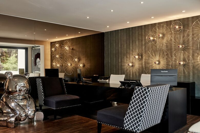 Azur Hotel