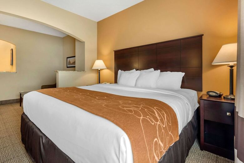 Hotel Comfort Suites Near Route 66