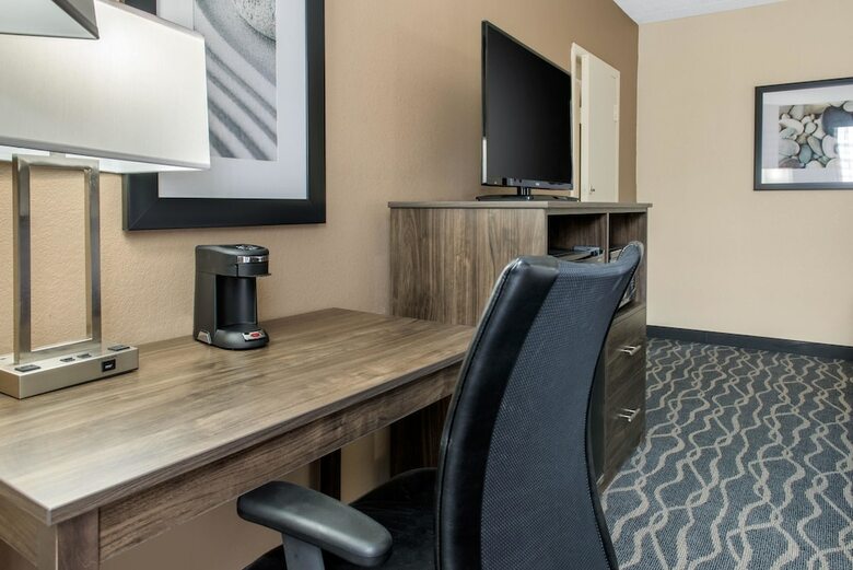 Hotel Quality Inn And Conference Center