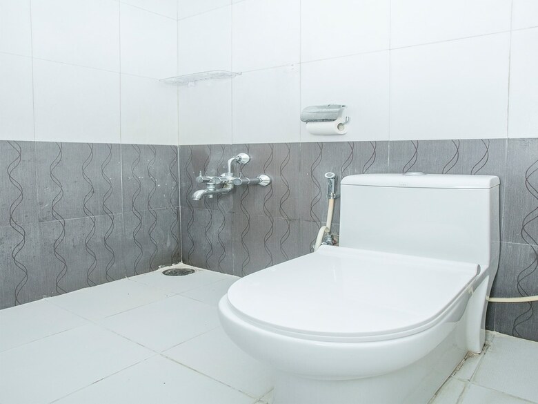 Hotel Oyo 14204 Regal Residency