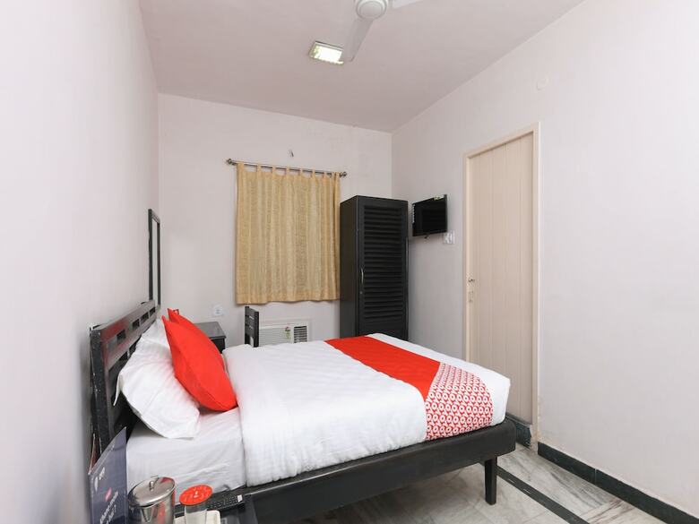 Hotel Oyo 11661 Krishna Park