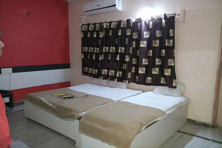 Hotel Kaustubh