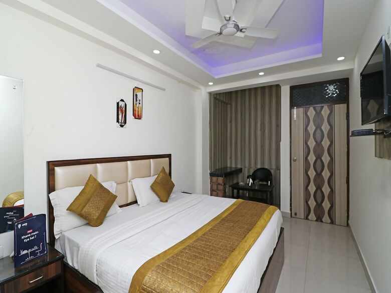 Oyo 11633 Hotel Sweet Palace