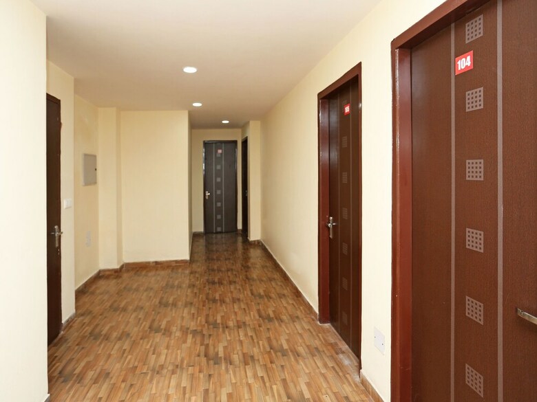 Oyo 11952 Hotel Royal India