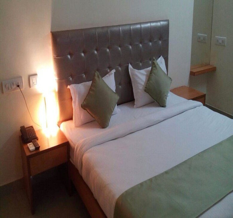 Hotel Cyber Heights
