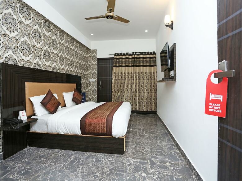 Oyo 11405 Hotel Tej Palace