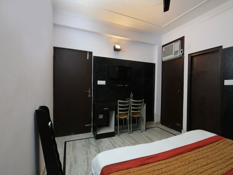 Hotel Oyo 11972 Nirvana Residency