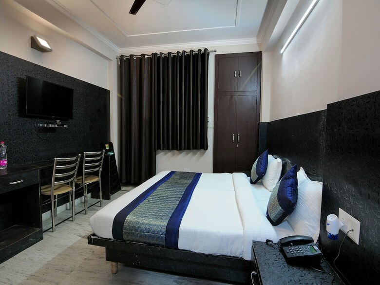 Hotel Oyo 11972 Nirvana Residency