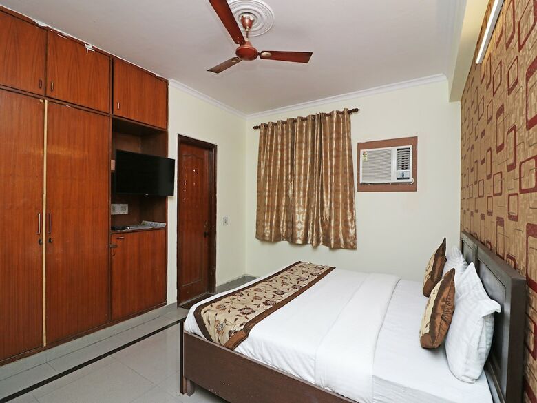 Hotel Oyo 12722 B K House