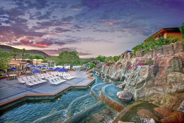 Hotel Pointe Hilton Tapatio Cliffs Resort