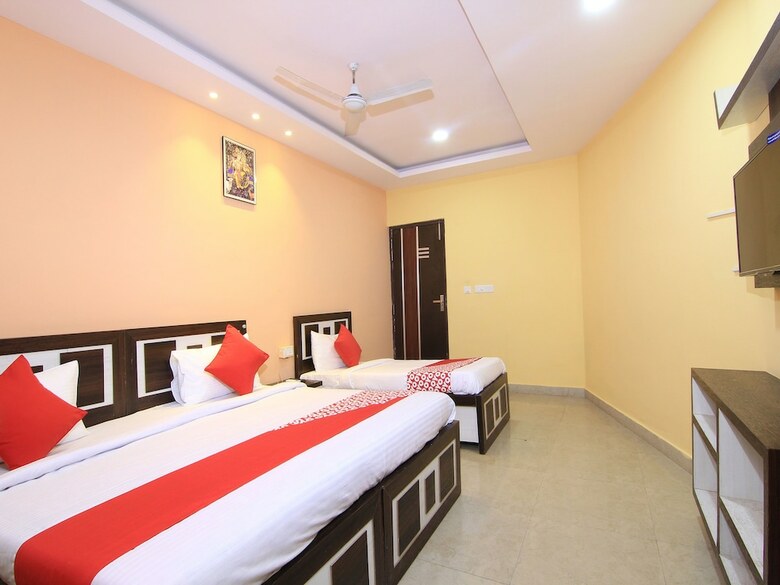 Apartamentos Oyo 14615 Aastha Krishna Dham