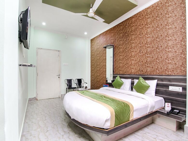 Hotel Oyo 6252 Deepak Palace