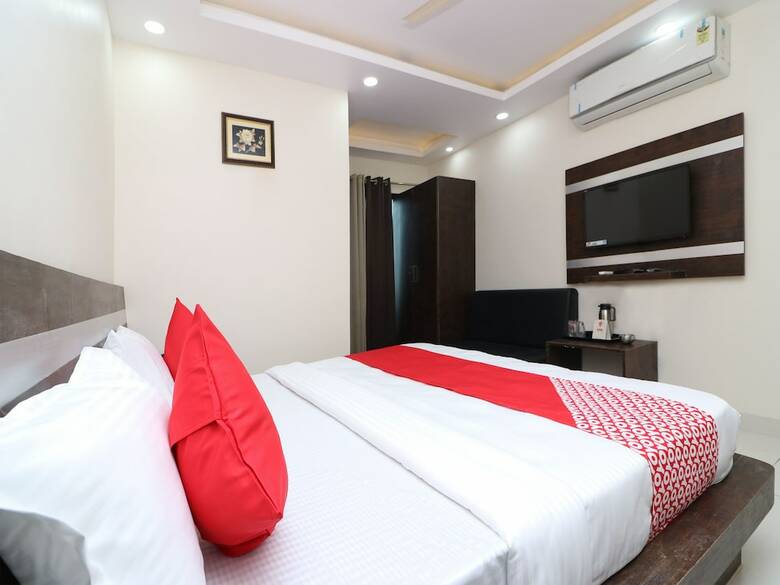 Oyo 15671 Hotel Jalsa Dlx