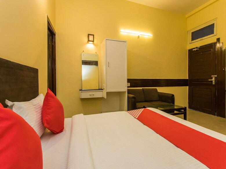 Oyo 15401 Hotel Surana Palace