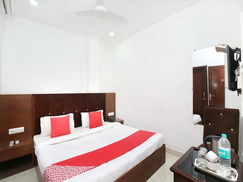 Oyo 15652 Hotel 51