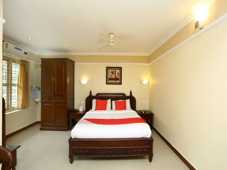 Hotel Oyo 2240 Krishna Regency