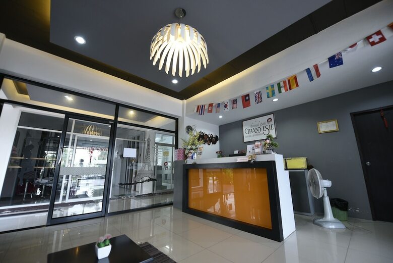 Hotel Grand Esie Service Apartment